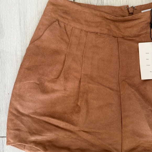 Finders Keepers The Label Faux Suede Shorts Camel Size 4 NWT - Picture 2 of 11